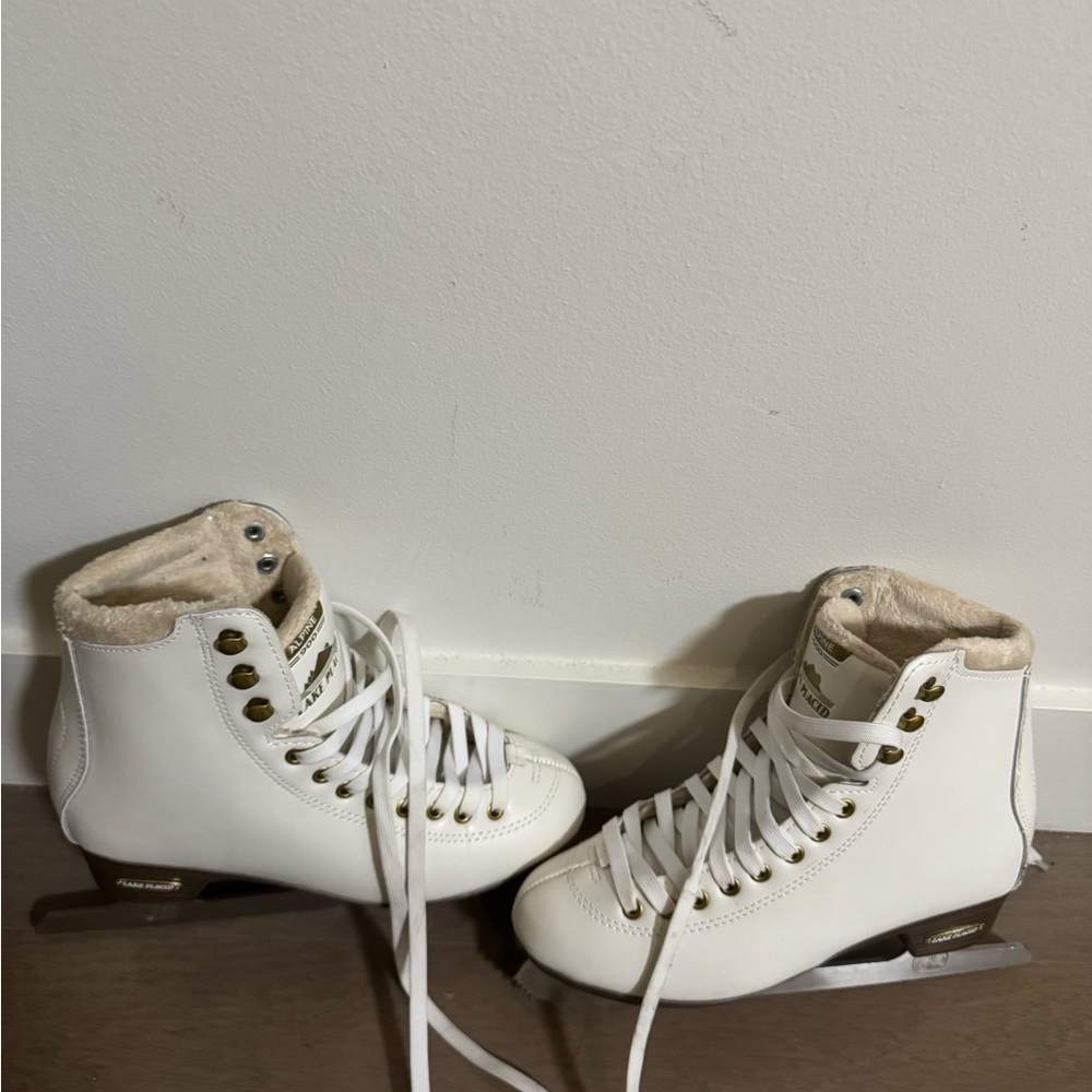 Lake Placid Alpine 900 Women's Traditional Figure Ice Skate